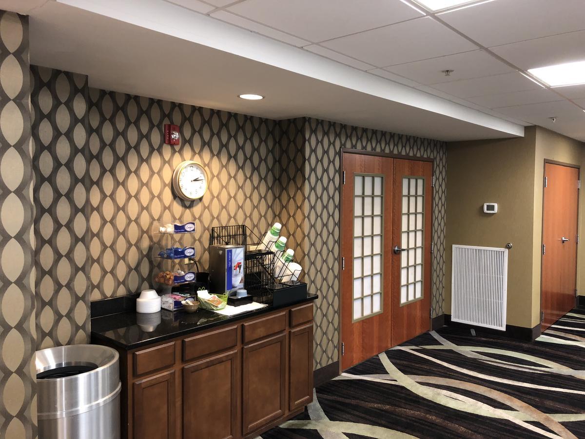 Robinson Countryview Inn & Suites מראה חיצוני תמונה