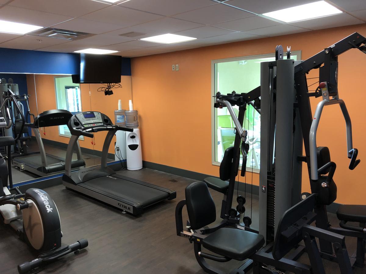 Robinson Countryview Inn & Suites מראה חיצוני תמונה