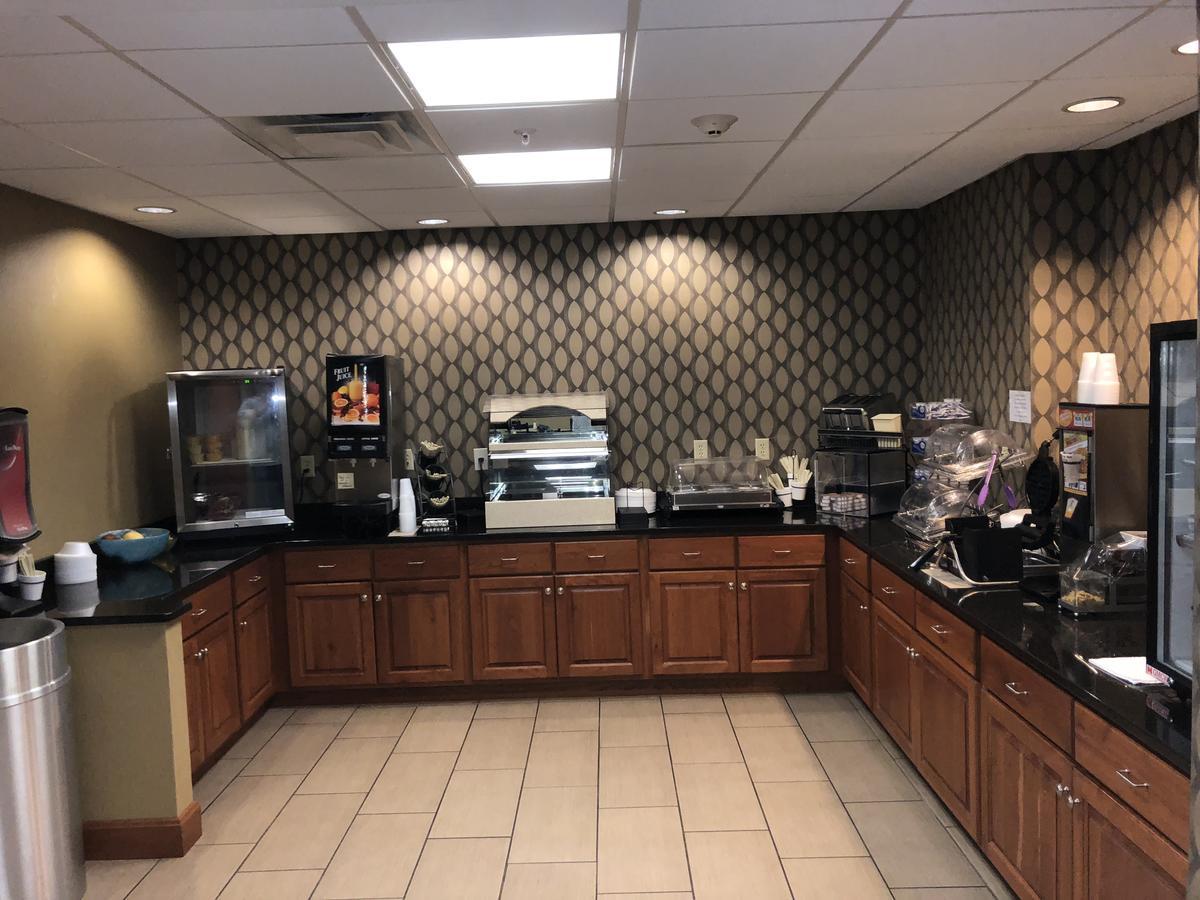 Robinson Countryview Inn & Suites מראה חיצוני תמונה