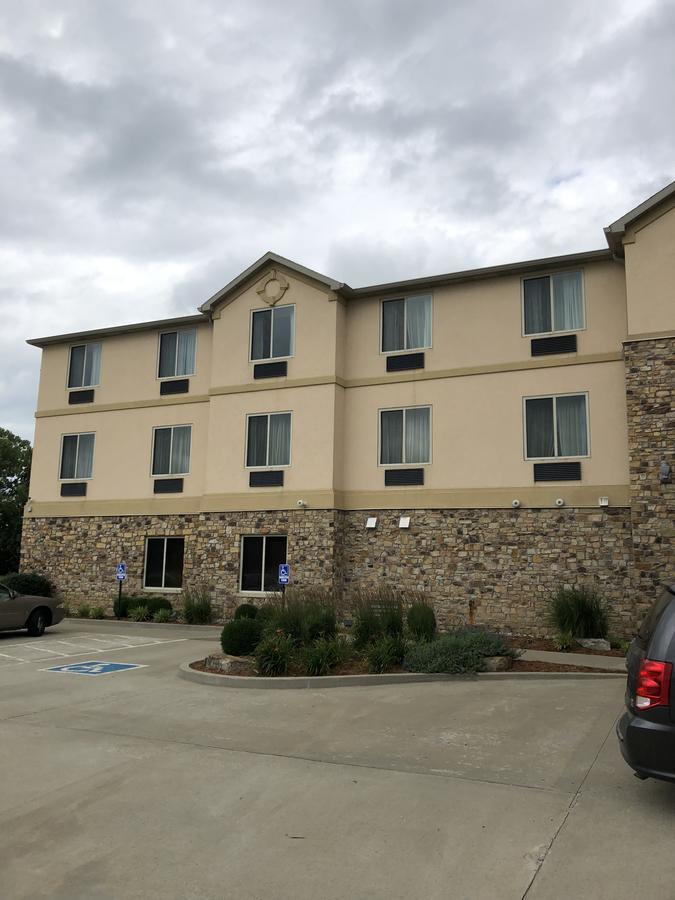 Robinson Countryview Inn & Suites מראה חיצוני תמונה