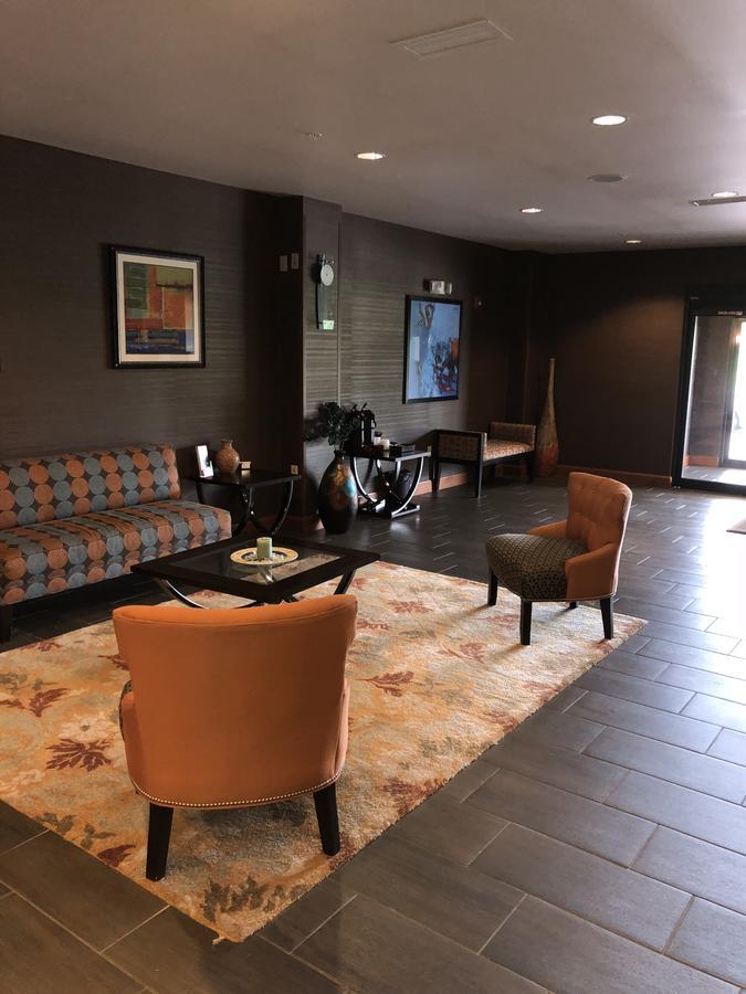 Robinson Countryview Inn & Suites מראה חיצוני תמונה