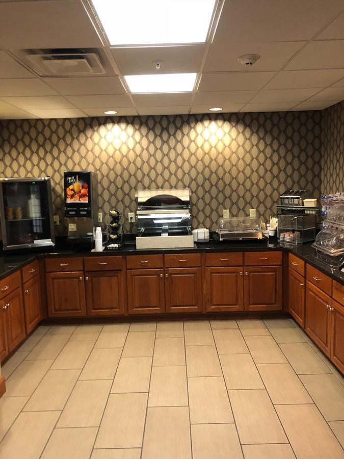 Robinson Countryview Inn & Suites מראה חיצוני תמונה