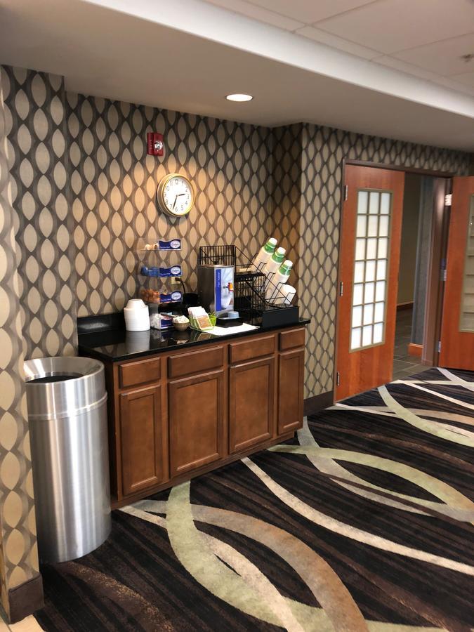 Robinson Countryview Inn & Suites מראה חיצוני תמונה
