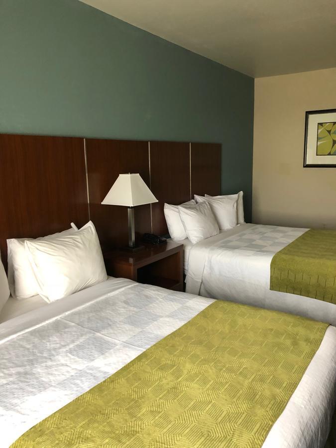 Robinson Countryview Inn & Suites מראה חיצוני תמונה