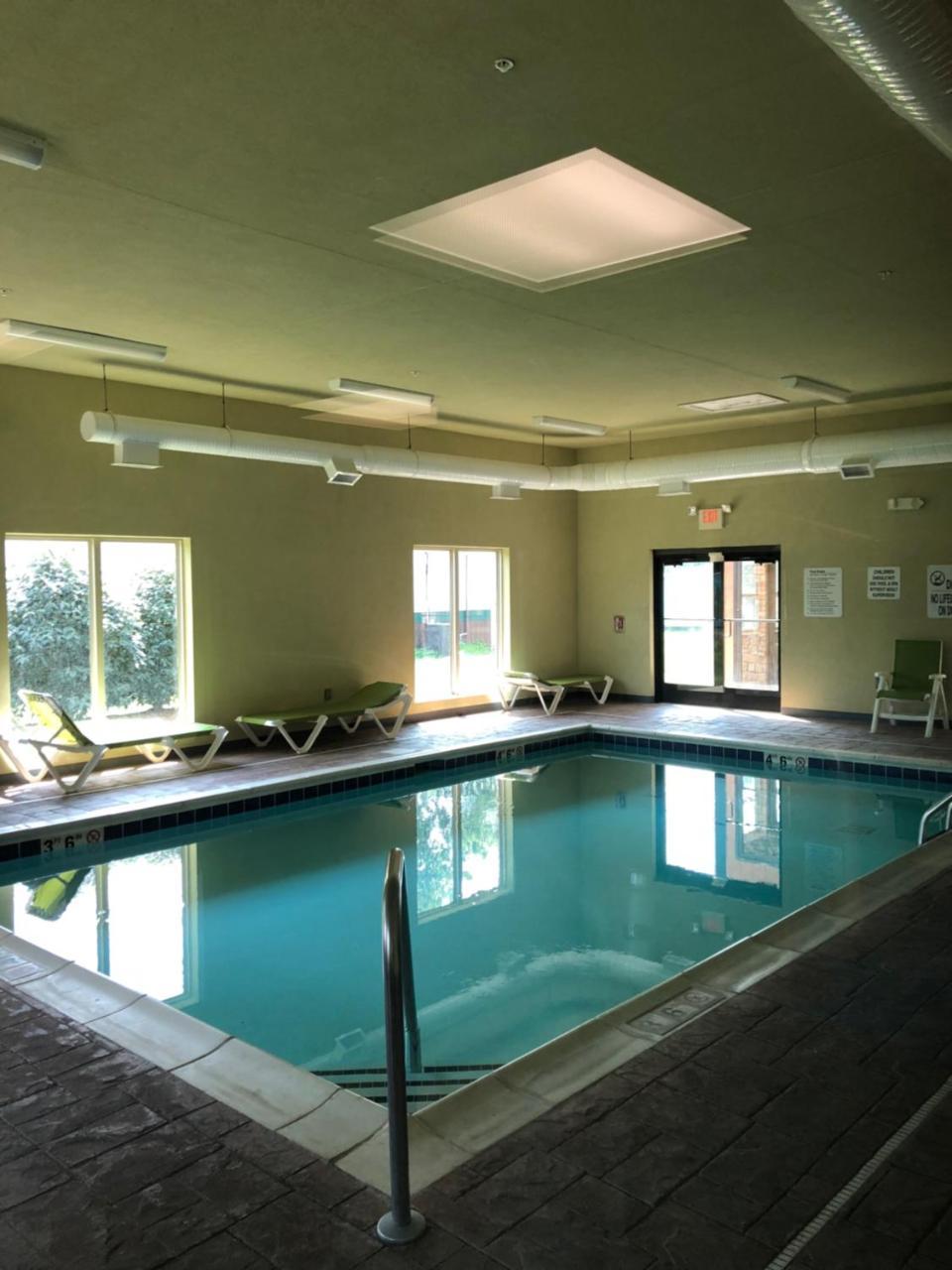 Robinson Countryview Inn & Suites מראה חיצוני תמונה