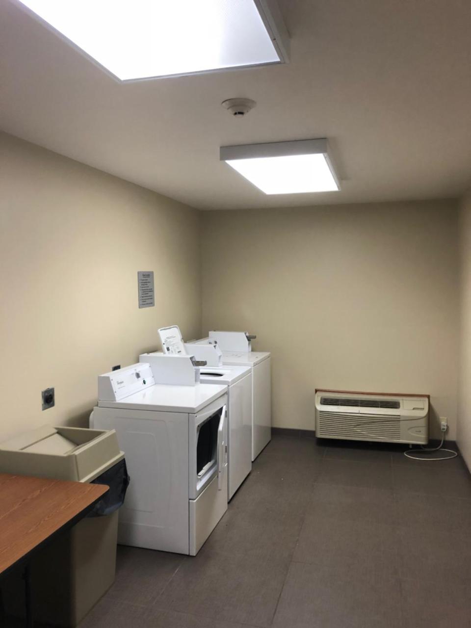 Robinson Countryview Inn & Suites מראה חיצוני תמונה