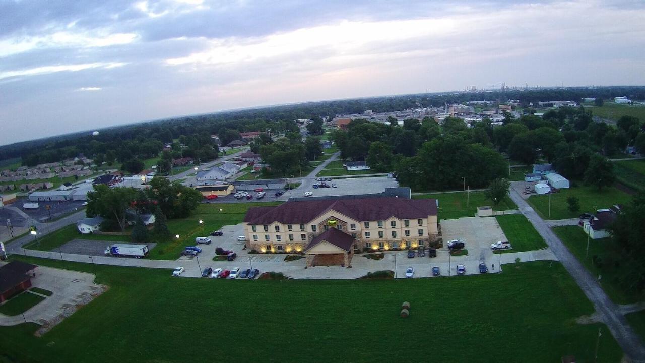 Robinson Countryview Inn & Suites מראה חיצוני תמונה