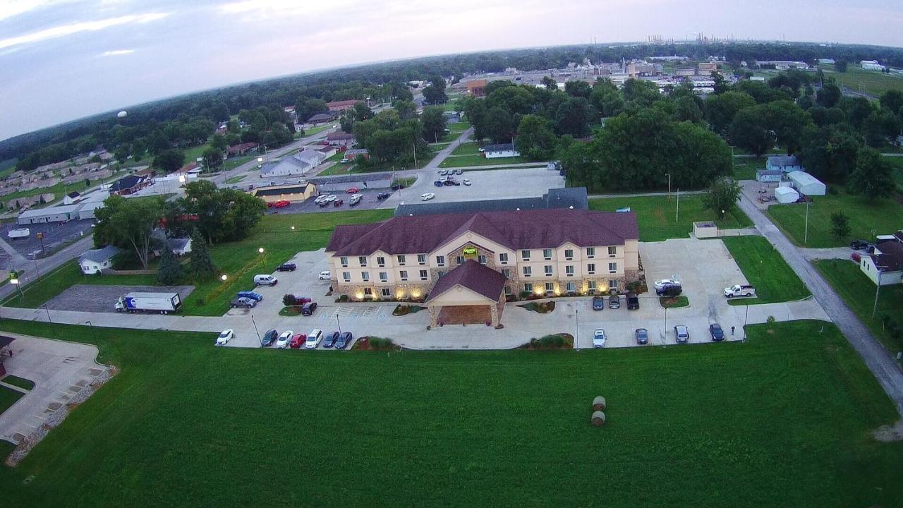 Robinson Countryview Inn & Suites מראה חיצוני תמונה